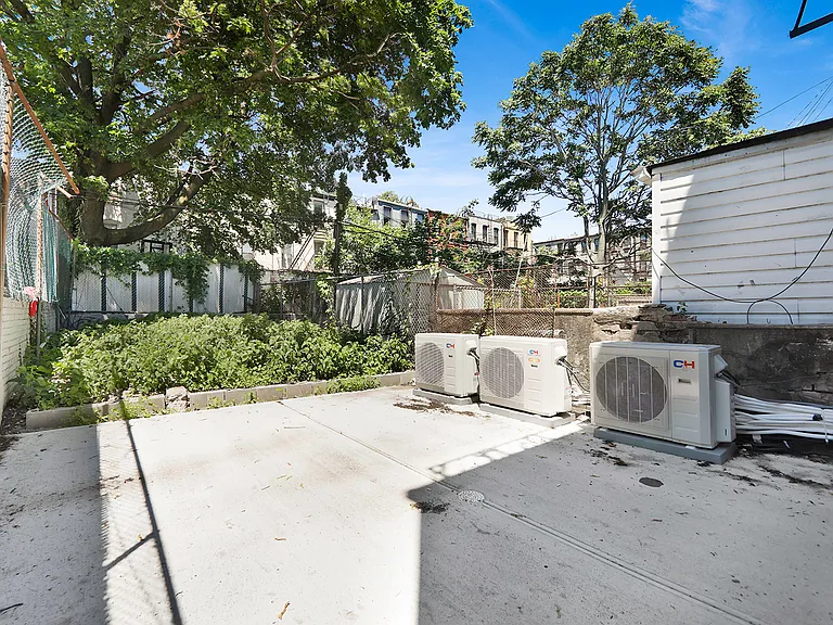 22 Monaco Pl #1 — Photo 9