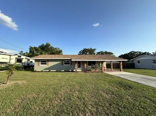 1250 Pineapple Ln, Eustis, FL 32726