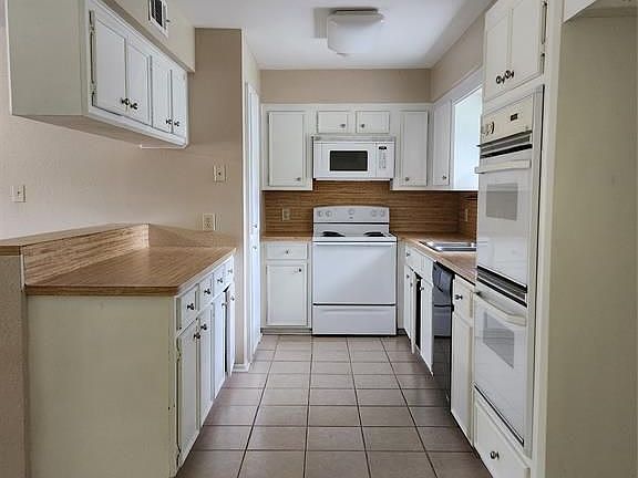 5th image of 205 N Forest Dr