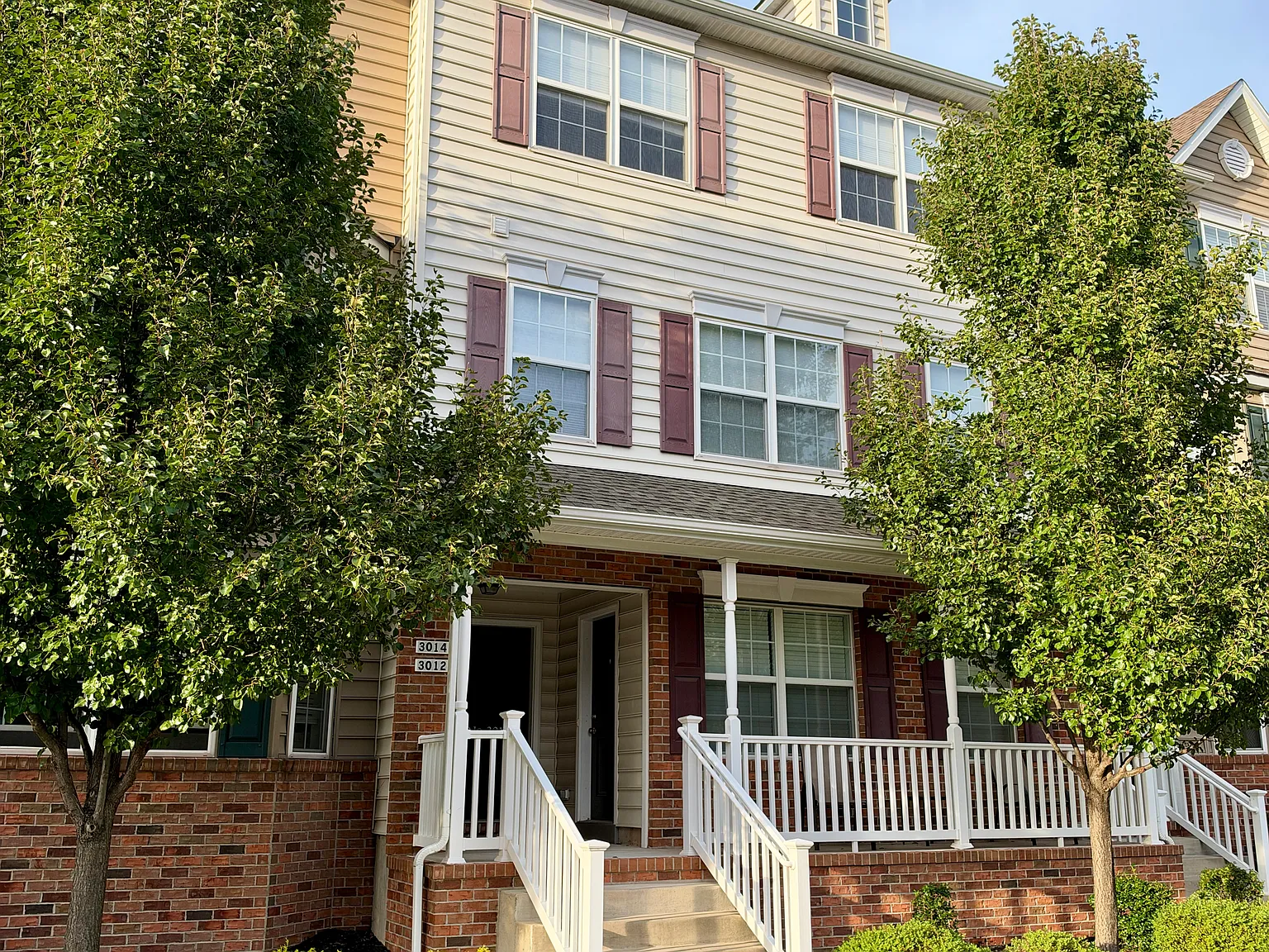 3 bed, 2.5 bath, 1772 sqft, $2,400 — Photo 1