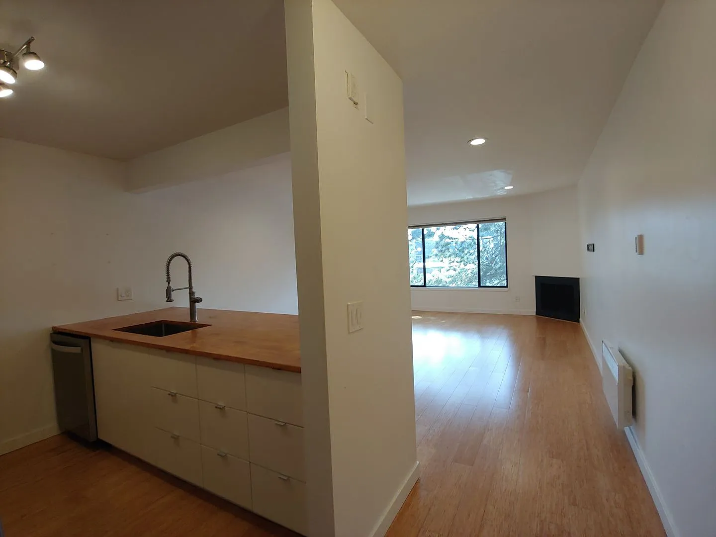 Spacious 1-Bedroom Rental with Parking — Photo 2