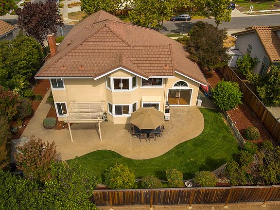 3rd image of 3243 Pinot Blanc Way