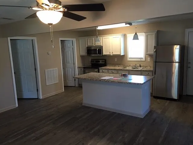 206 Candy Ln — Photo 2
