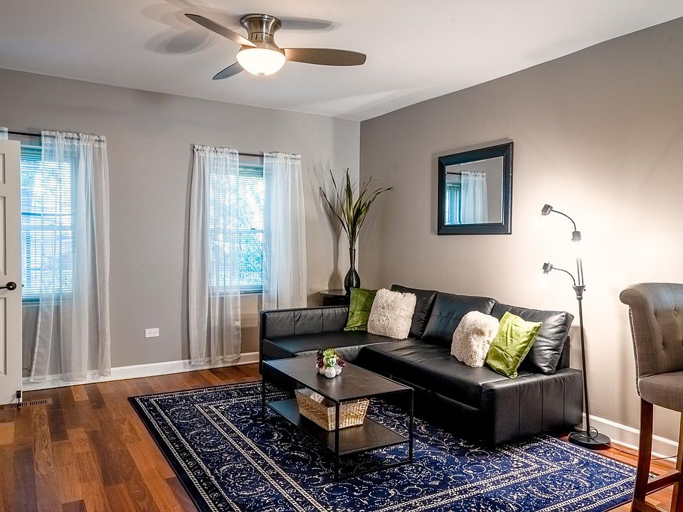 1st image of 3528 S Prairie Ave #1