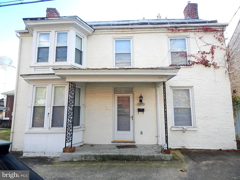 507 W John St — Photo 1