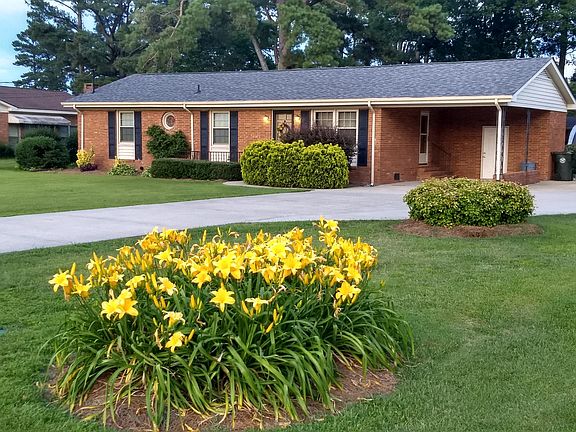 NO YARD WORK!!!!!! front yard and carport