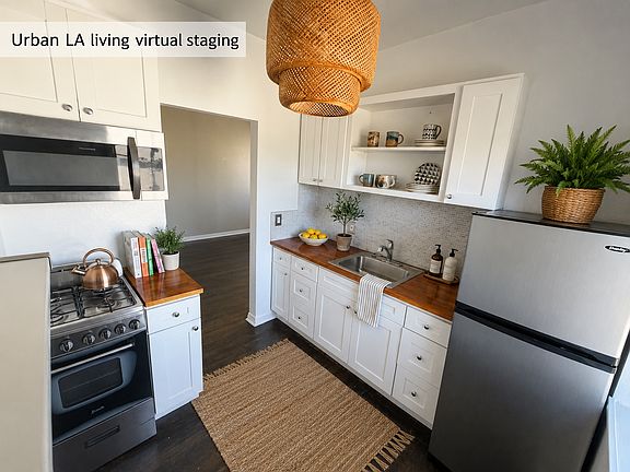 3rd image of 1975 N Beachwood Dr #211