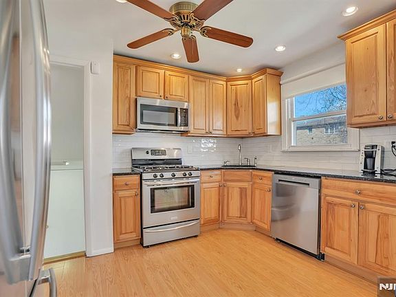 2nd image of 687 Lancaster Rd