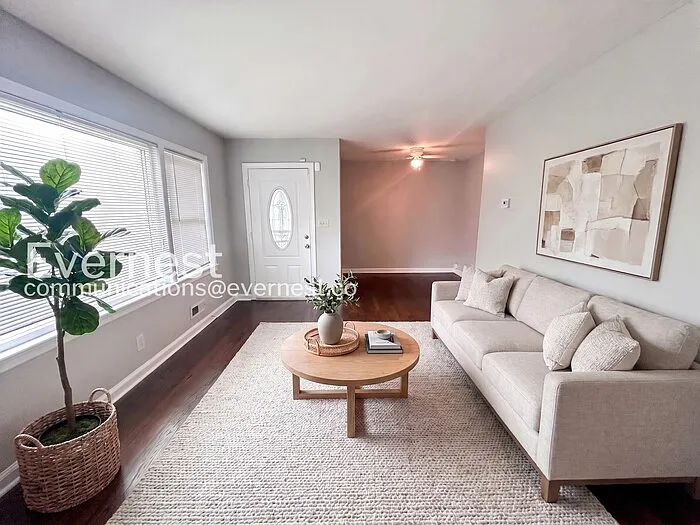 3 bed, 1.0 bath, 1235 sqft, $1,795 — Photo 2
