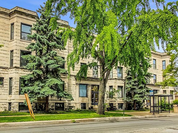 2nd image of 340 N Austin Blvd APT 3