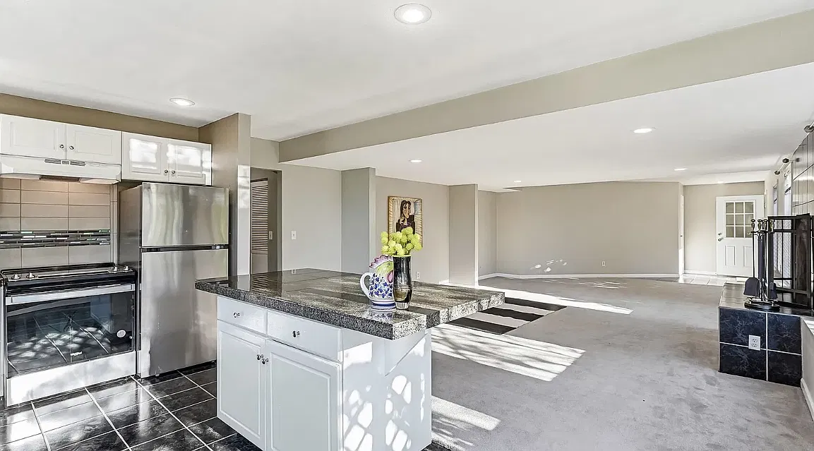 1 bed, 1400 sqft, $2,400 — Photo 2