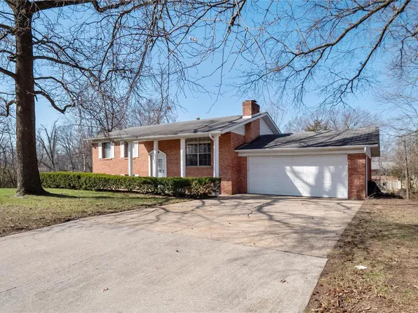 3833 N Illinois St, Belleville, IL 62226