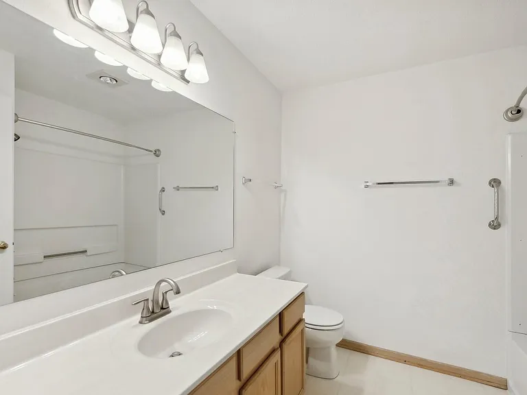 2152 Newbury Ln — Photo 8