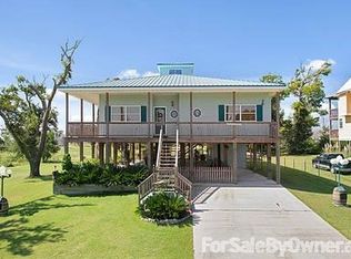 117 Sarahs Ln, Waveland, MS 39576