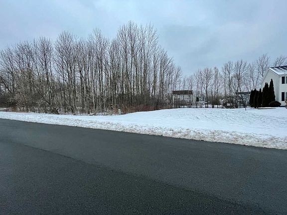 3rd image of 12 Mallard Dr