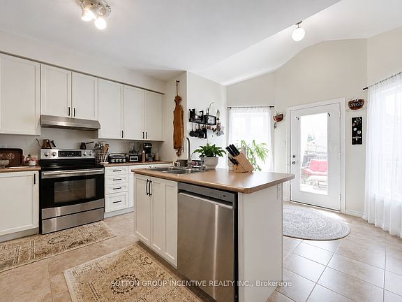 5th image of 174 Maplewood Dr