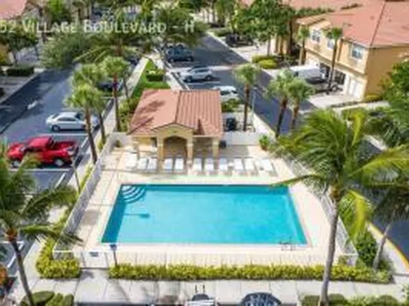 152 Village Blvd APT H, Tequesta, FL 33469