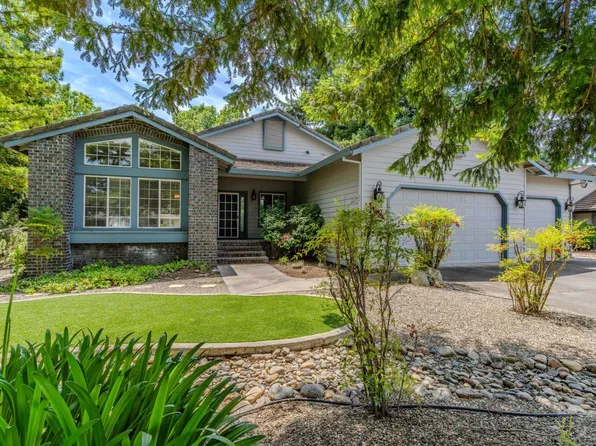 490 La Contenta Dr, Valley Springs, CA 95252
