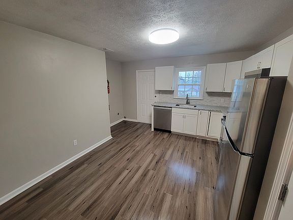 2nd image of 612 Golden St #8