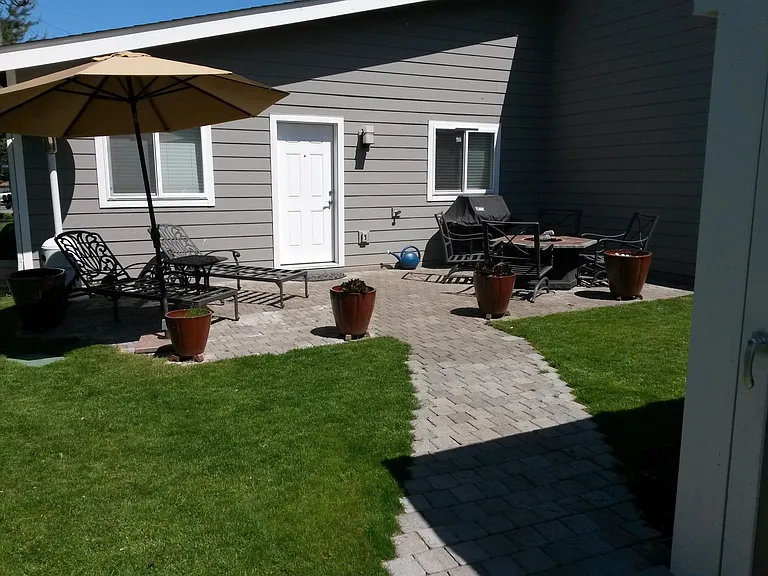 265 NE Alder St — Photo 3