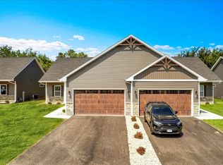 609 Anjali Ct, Sycamore, IL 60178