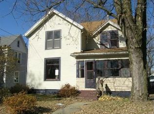 1219 W 3rd St, Dixon, IL 61021