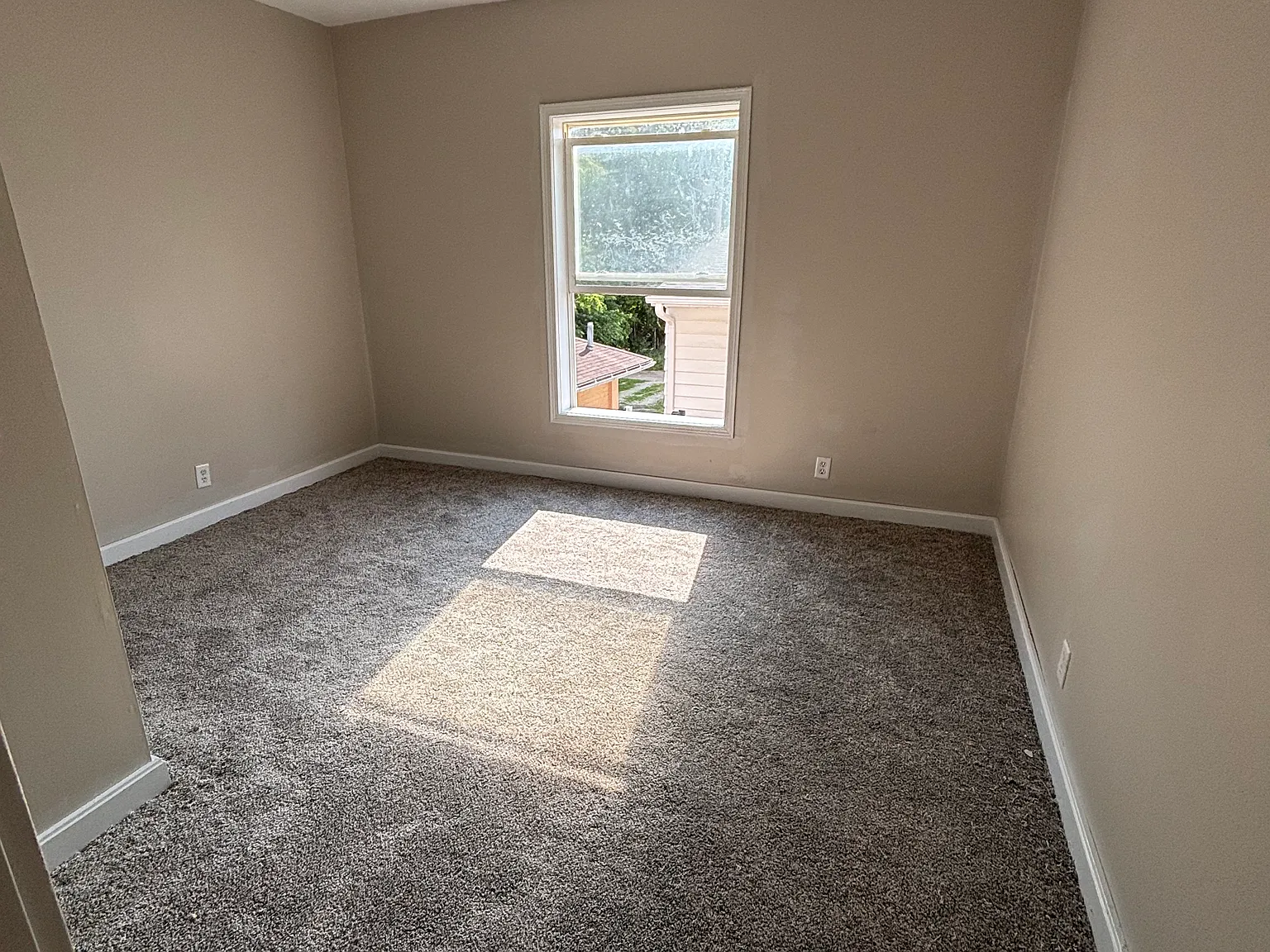 322 Johnson St — Photo 4