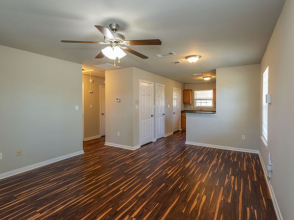 3rd image of 1834 Roberts St