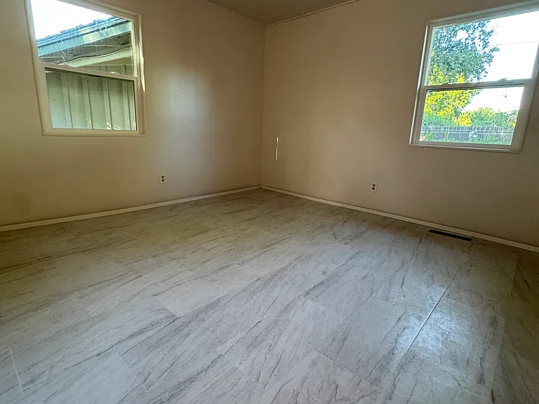 340 Kaer Ave — Photo 16