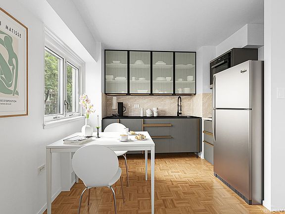 4th image of 609 Columbus Ave APT 4E