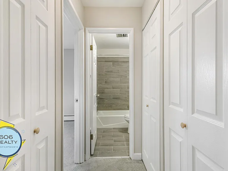 Royal Arms Apartments! Special Offer! — Photo 13