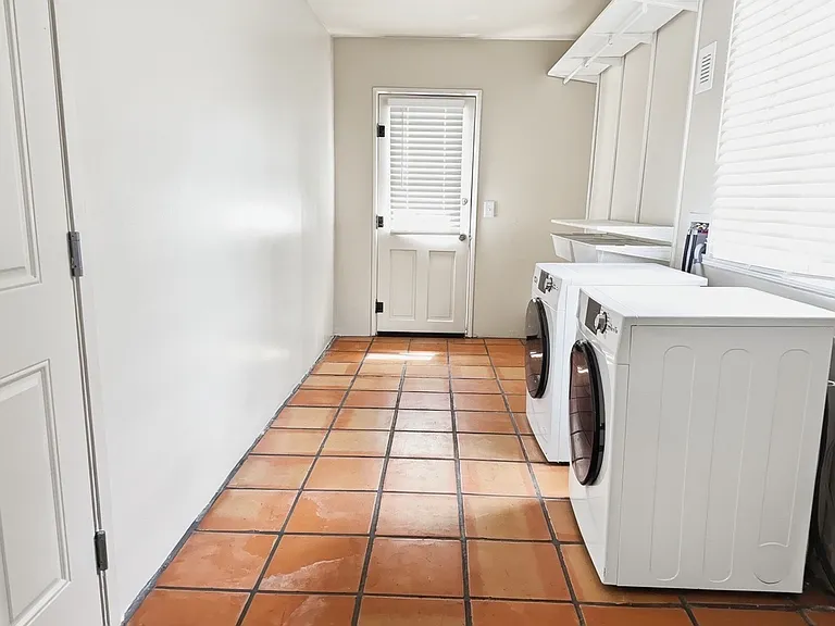 1580 E Via Verde St — Photo 9
