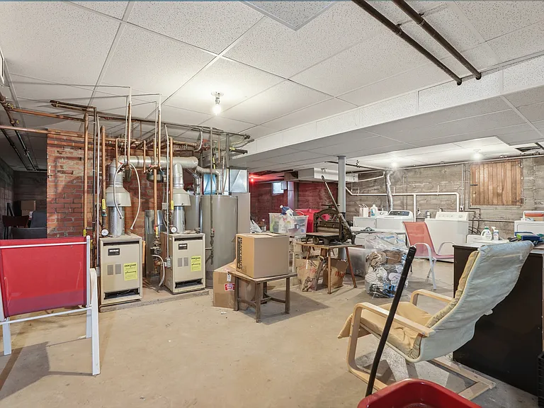 321 McLean St — Photo 36