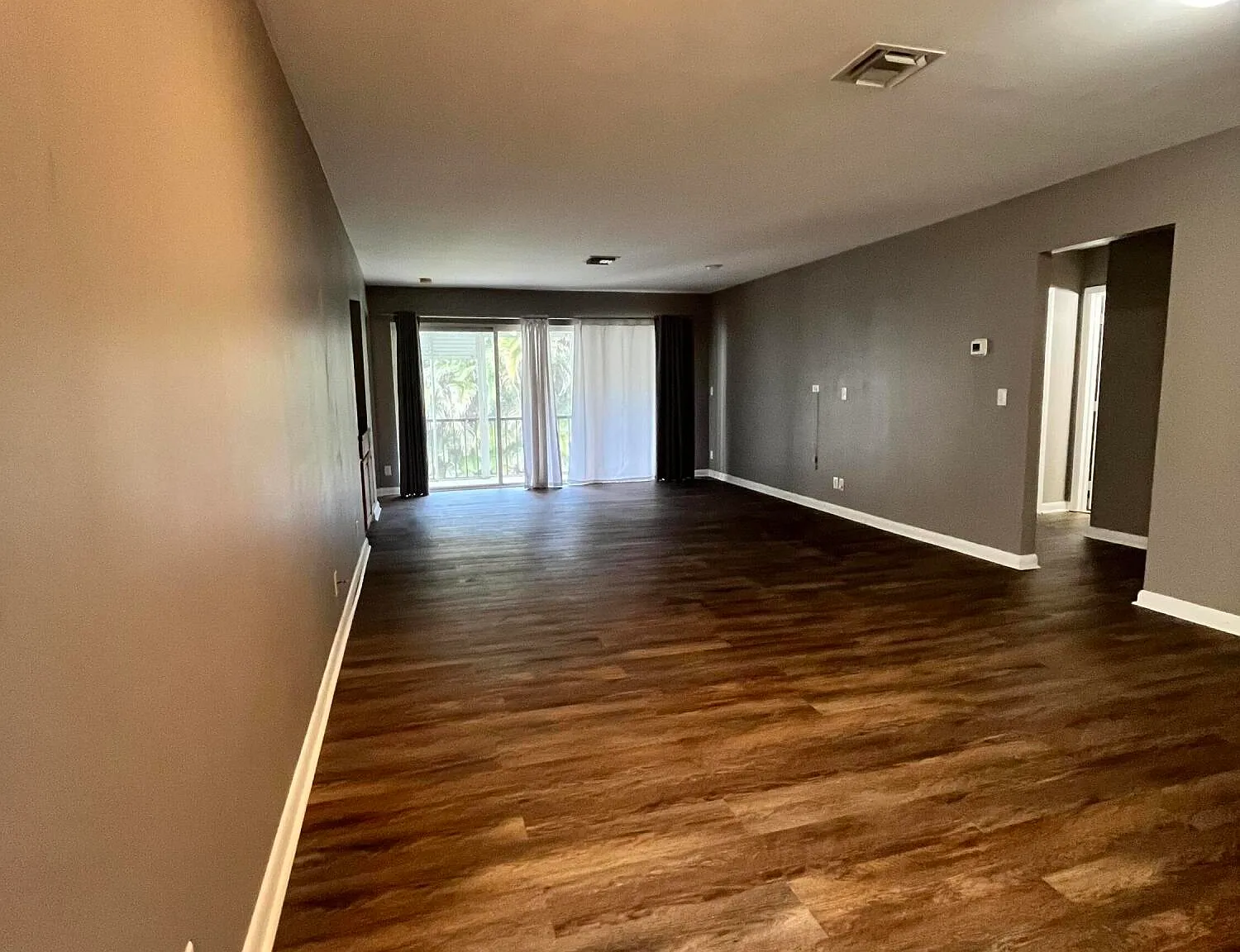 3 bed, 2.0 bath, 1377 sqft, $2,350 — Photo 2