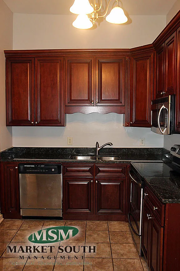 Newly Renovated 3 Bedroom On Habersham/ E32 — Photo 3