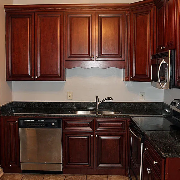 402 E 32nd St — Photo 3