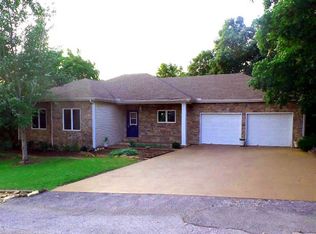 61 Pleasant Ridge Dr, Holiday Island, AR 72631