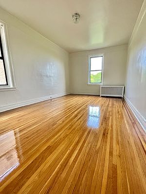 3rd image of 75 W Mosholu Pkwy N APT 2F
