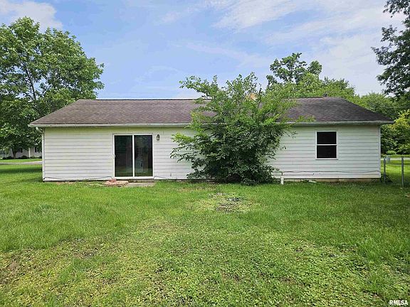4th image of 1605 E Pickett Ln