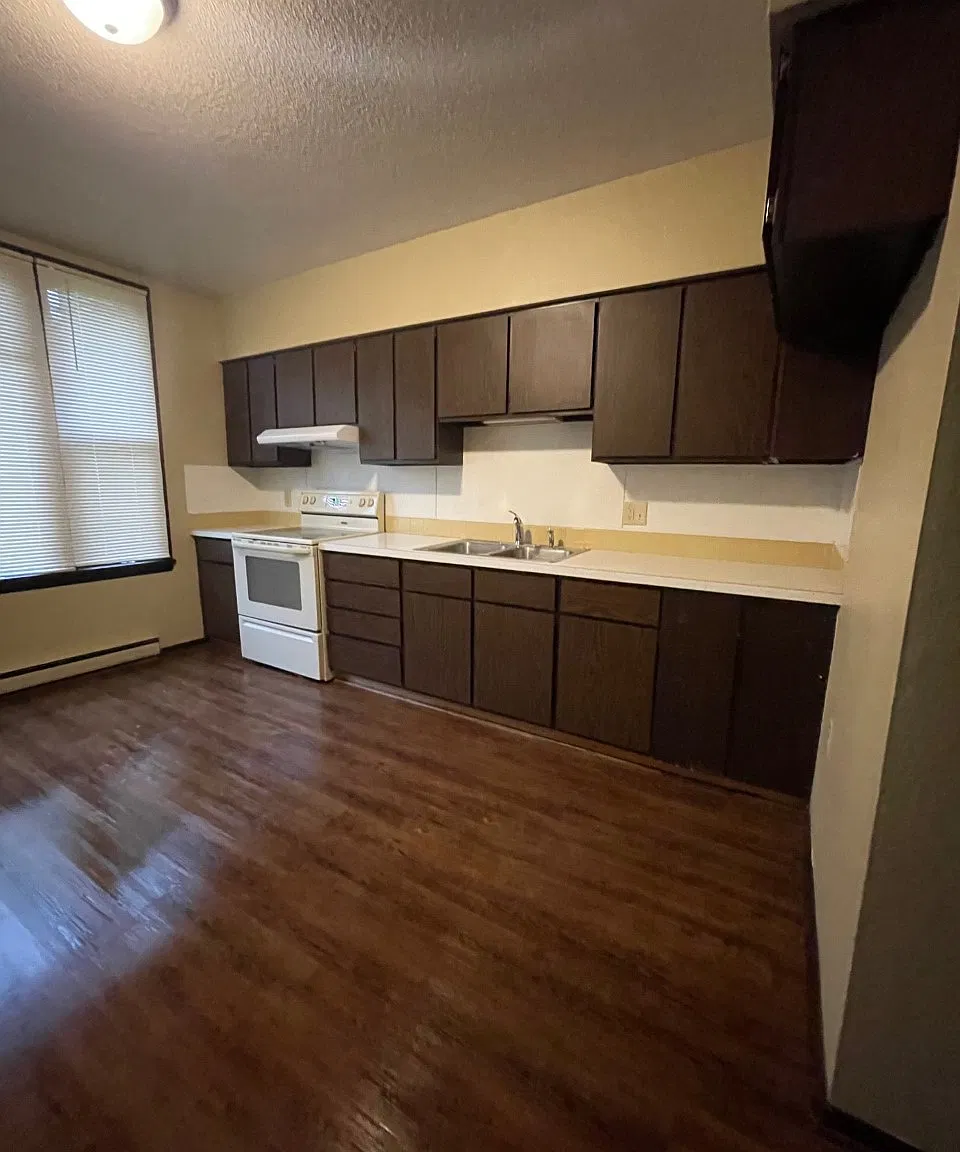 2 bed, $895 — Photo 1