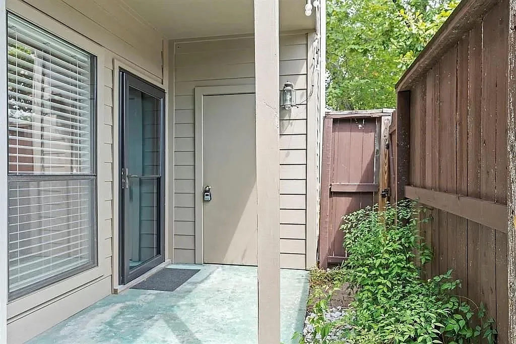 1 bed, 1.0 bath, 828 sqft, $1,300 — Photo 4