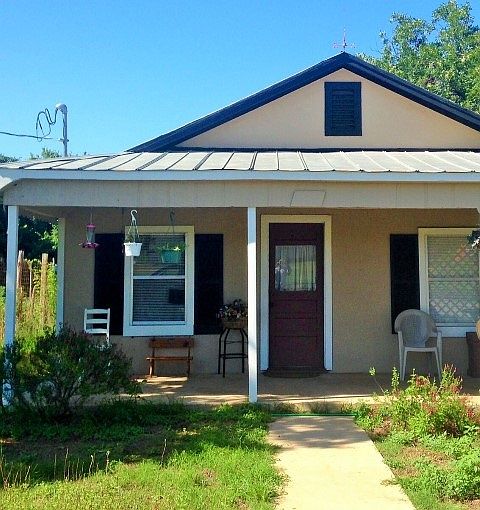 1st image of 315 W Navarro St