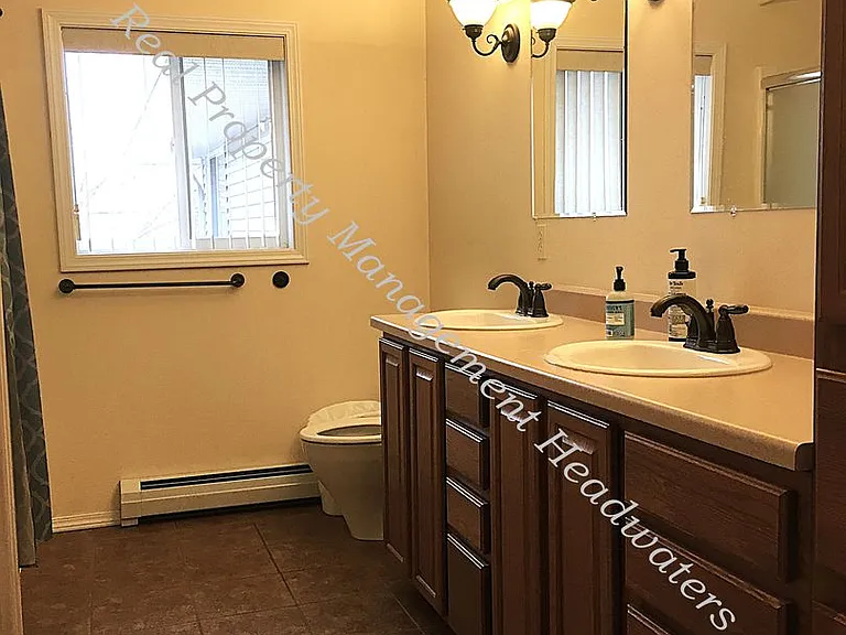 1311 Peosta Ave — Photo 8