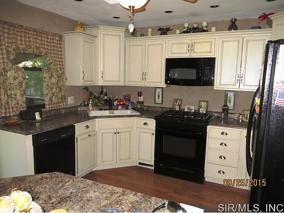 Newer cabinets and appliances