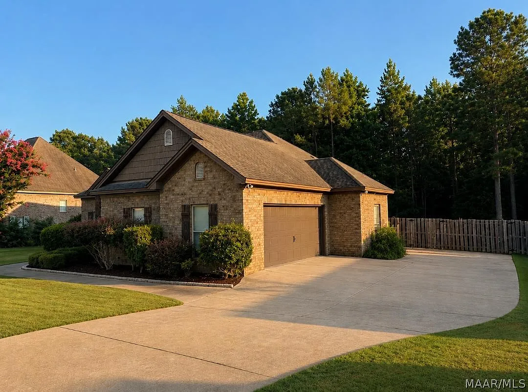 4 bed, 2.0 bath, 2089 sqft, $2,700 — Photo 2
