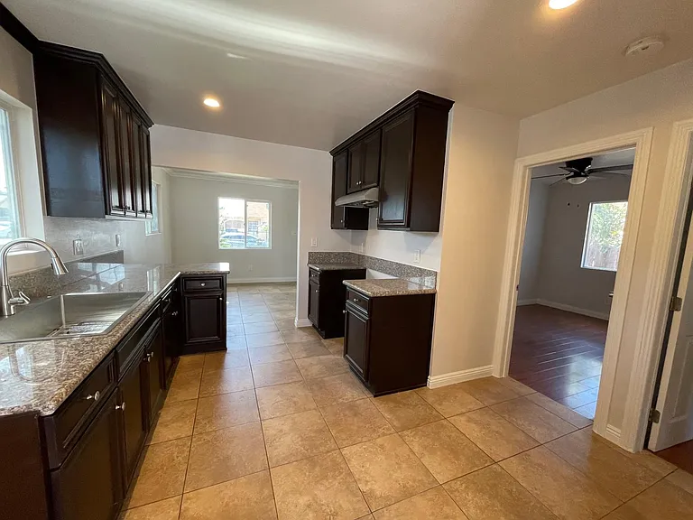 1730 Rose Ave — Photo 3