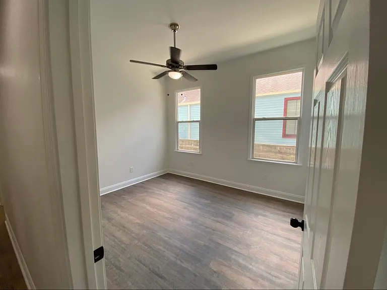 2322 Chippewa St — Photo 16