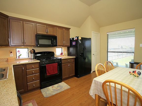 4th image of 2709 Silver Oak Dr