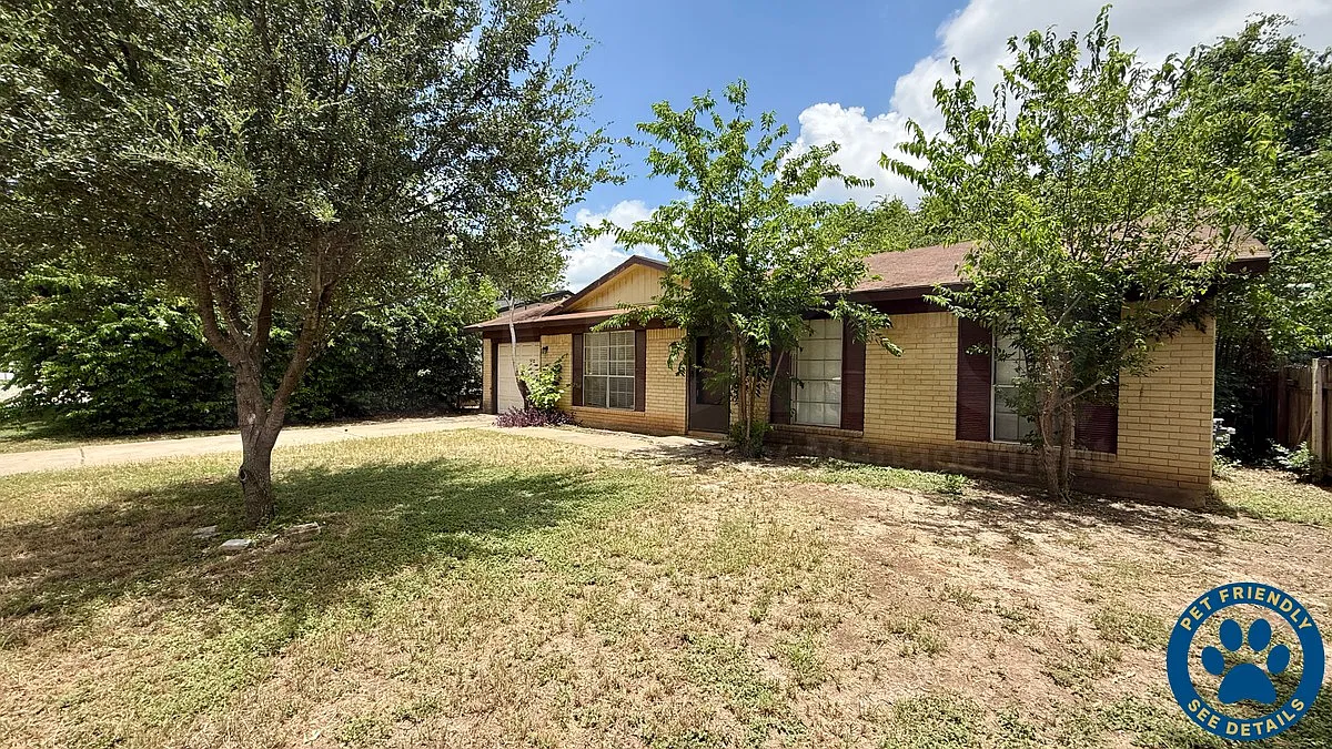 3 bed, 2.0 bath, 1040 sqft, $1,599 — Photo 1