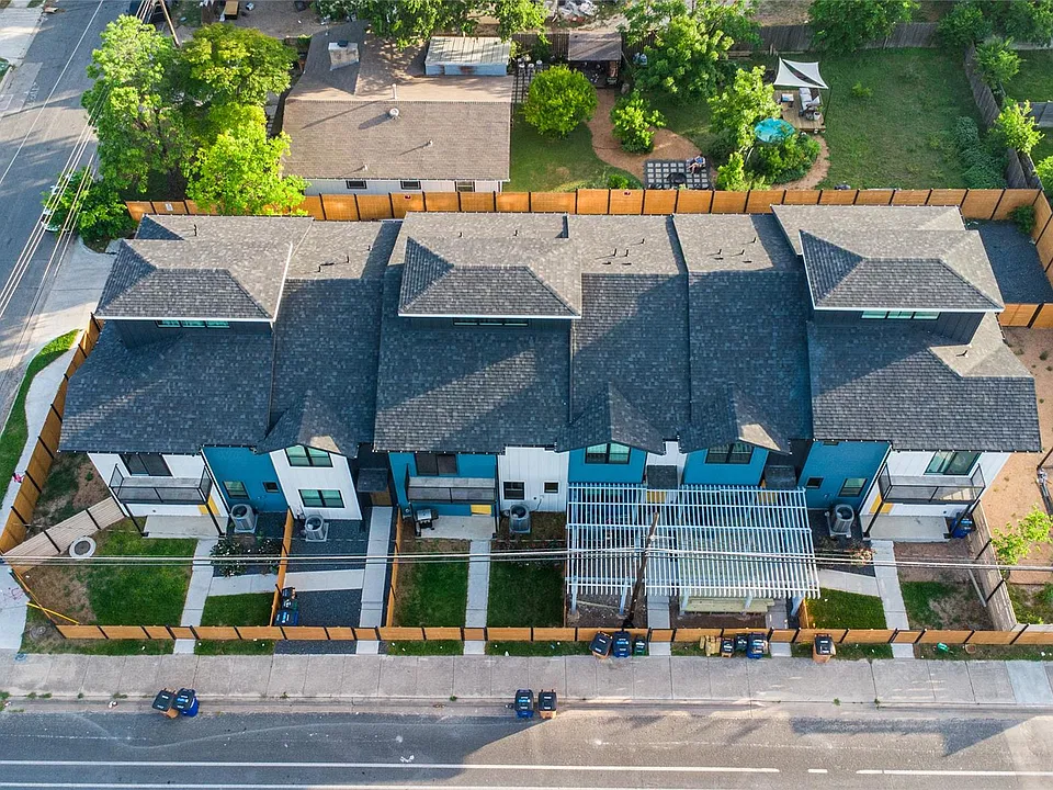 1021 E Saint Johns Ave